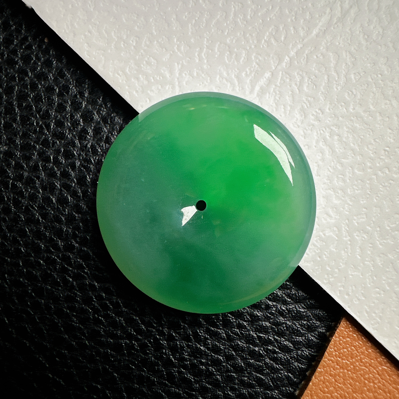 【冰种绿平安扣】质地细腻，品质很好，冰感十足，胶感明显，收藏品质。