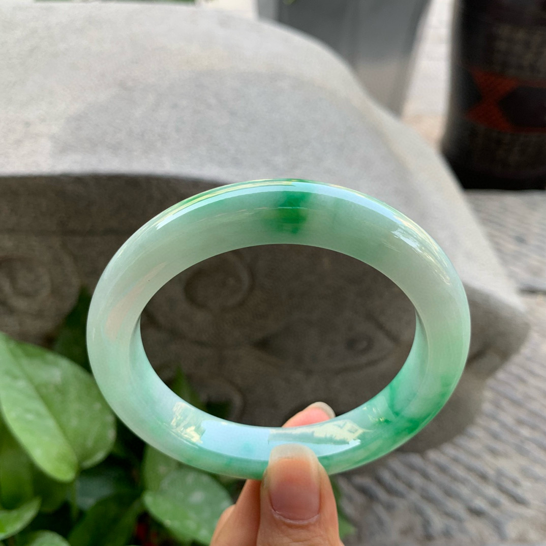 大圈口63.4-12.4-10.5     阳绿正圈手镯 无纹裂