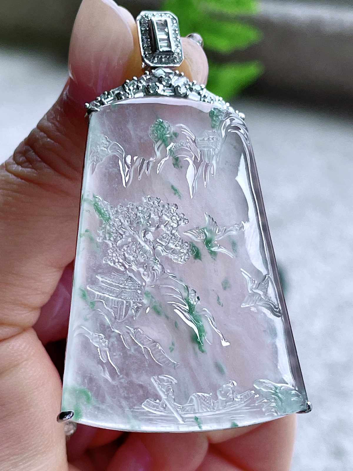 飘花大山水牌吊坠  
缅料 18k金镶嵌 完美 性价比高 
整体尺寸：63-36.3-8.3