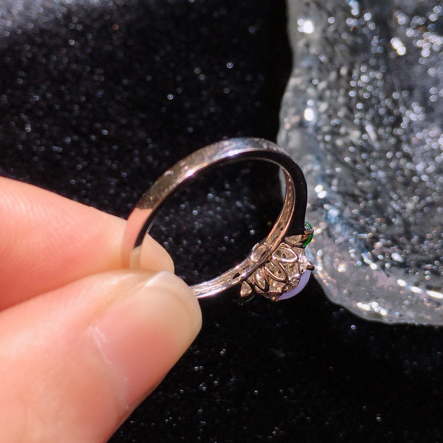 18K金镶嵌紫罗兰蛋面戒指