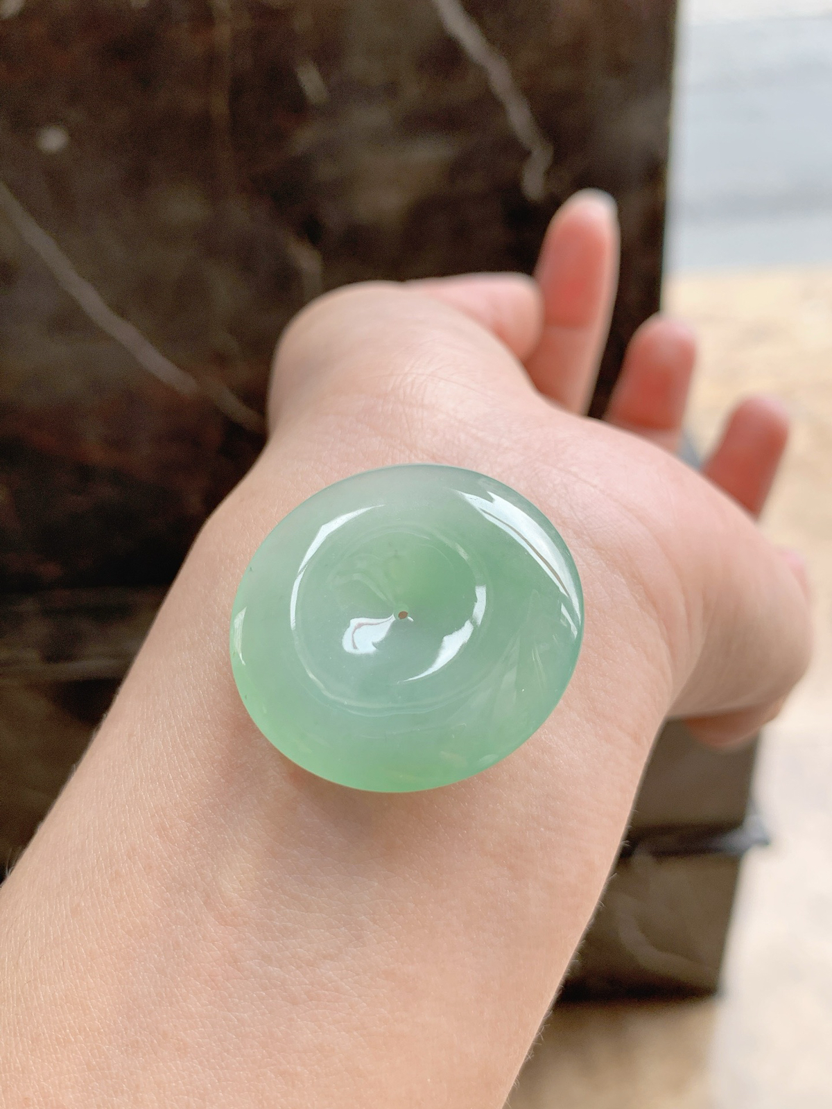 🤍飘花晴绿·平安扣

细腻厚装还带着灵动花影，有层次显贵气～