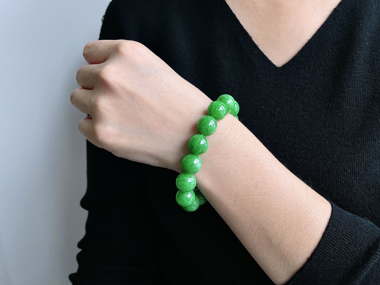 【珠子】冰阳绿手串圆珠珠子手串
【说明】缅料 性价比高  
【尺寸】14.4mm