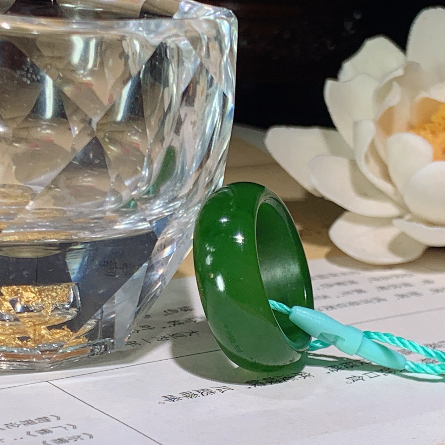 和田玉阳绿俄罗斯碧玉扳指挂件 内径18尺寸9/4！玉质细腻油润 底色纯净 脂粉好，品质好。lt260