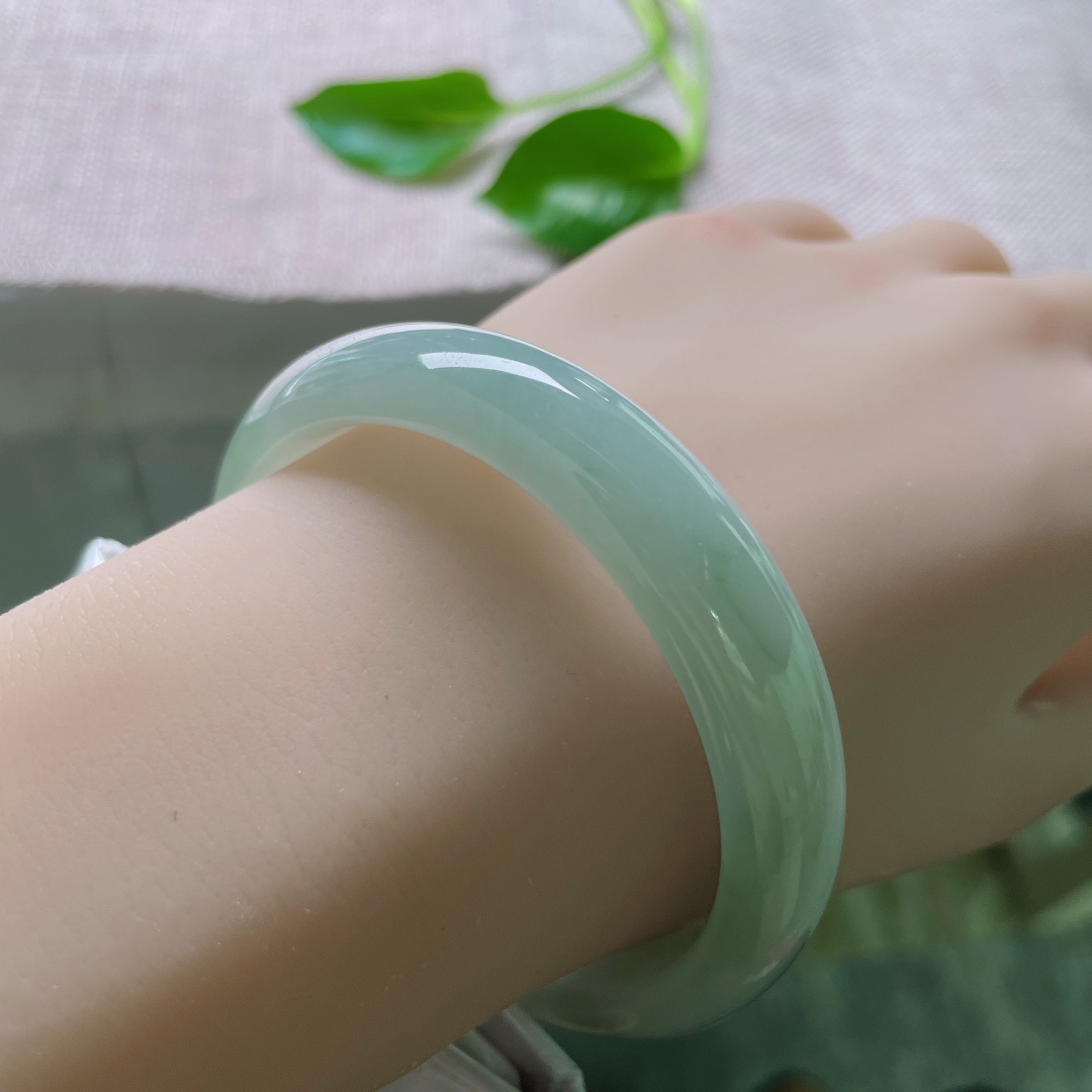 56.1/12.5/7.2，淡绿底正圈，肉质细腻干净，柔情似水，佳期如梦，细纹，ss49314a