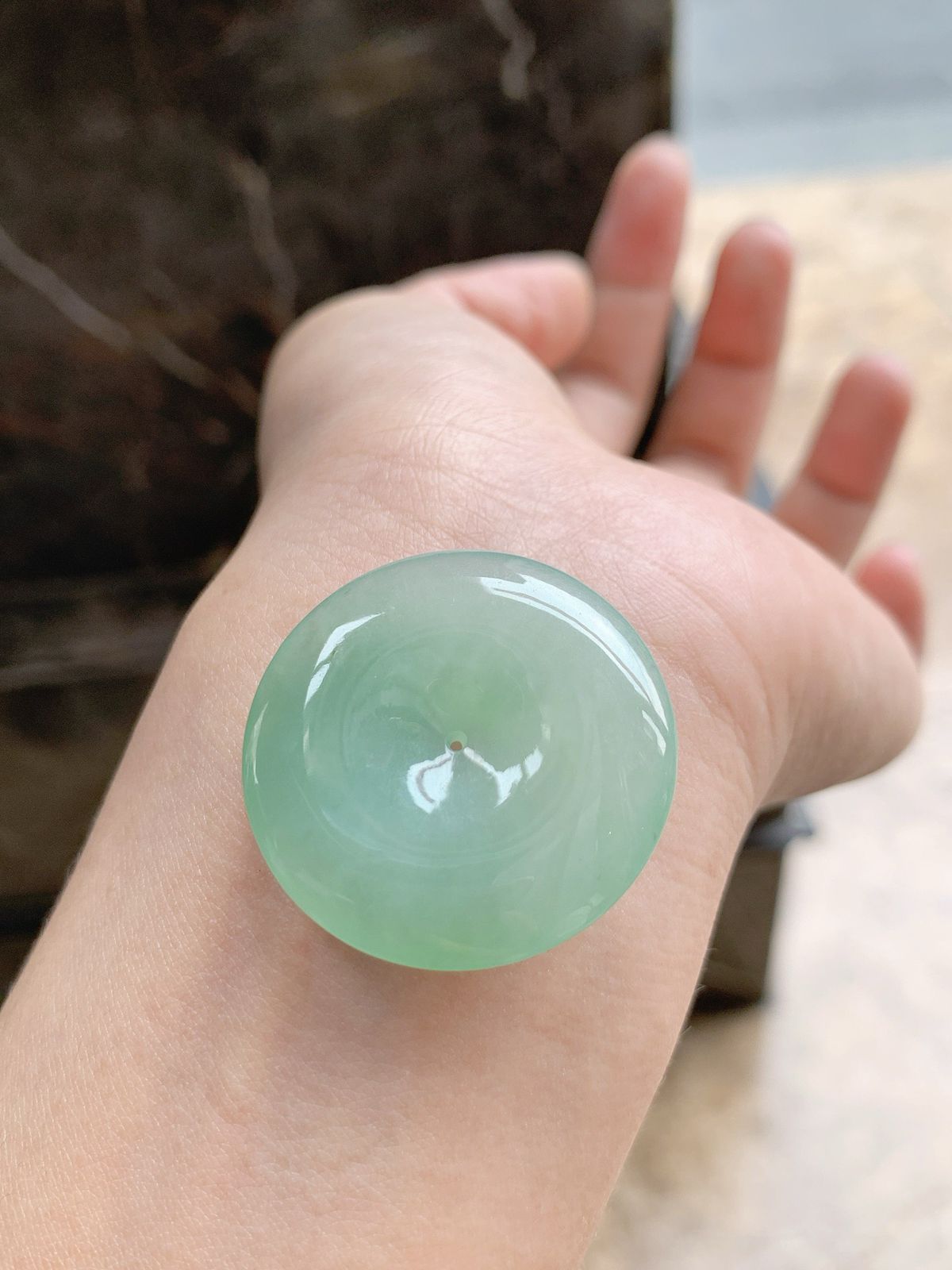 🤍飘花晴绿·平安扣

细腻厚装还带着灵动花影，有层次显贵气～