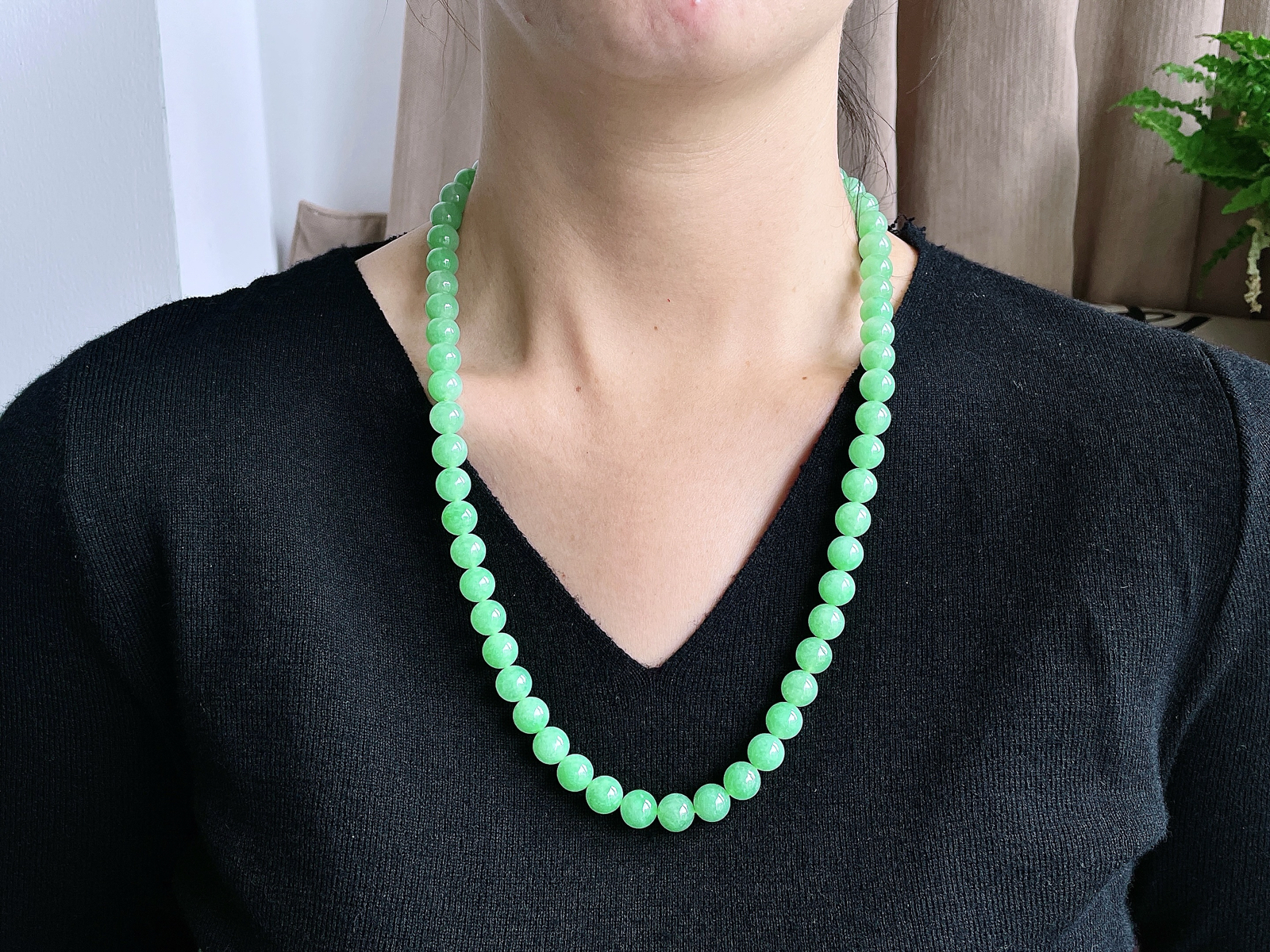 【珠子】高冰阳绿珠链圆珠珠子珠链
【说明】缅料 性价比高  
【尺寸】10mm，31cm