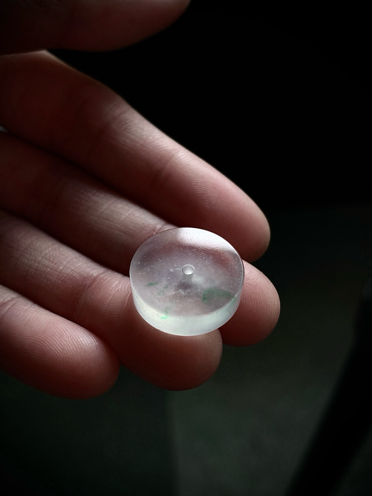 ️ 玻璃种戒圈一套，胶感爆棚，起强荧光。通透度极高，肉眼可见的纯净，质感通透如冰。
尺寸16.2×5/6×4.6，圈口16