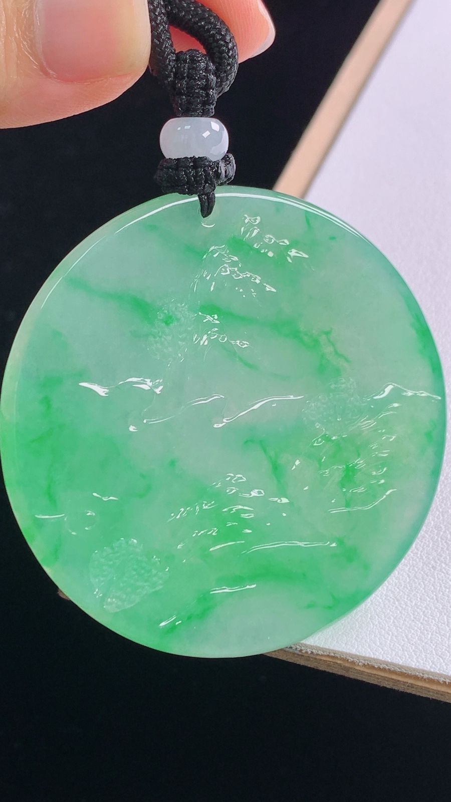 冰晴山水牌
种色兼备，清爽细腻
尺寸:60.1-52.8-5.1mm