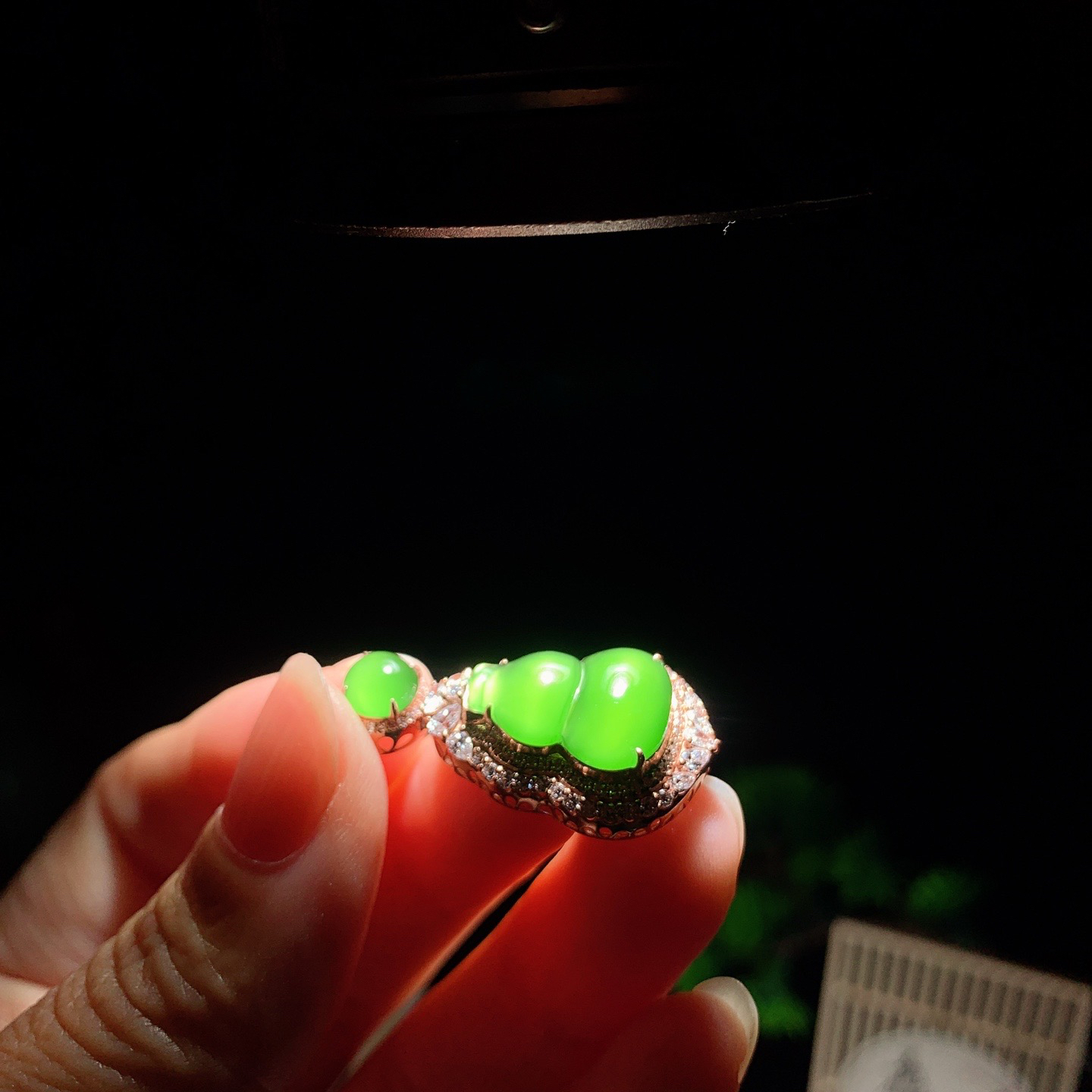 和田玉阳绿俄罗斯碧玉18k金猫眼葫芦挂件！尺寸31/16/8重3.5克 玉质细腻油润 底色纯净 脂粉好，品质好。lt260402