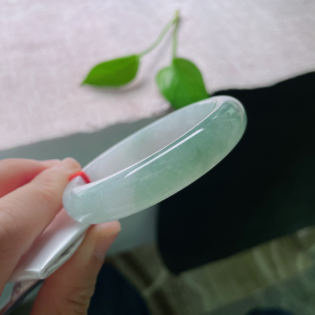 52.7/12/8半山水正圈，水润细腻，半山水有相逢，意境感，贵气。一点皮纹，ss50318a