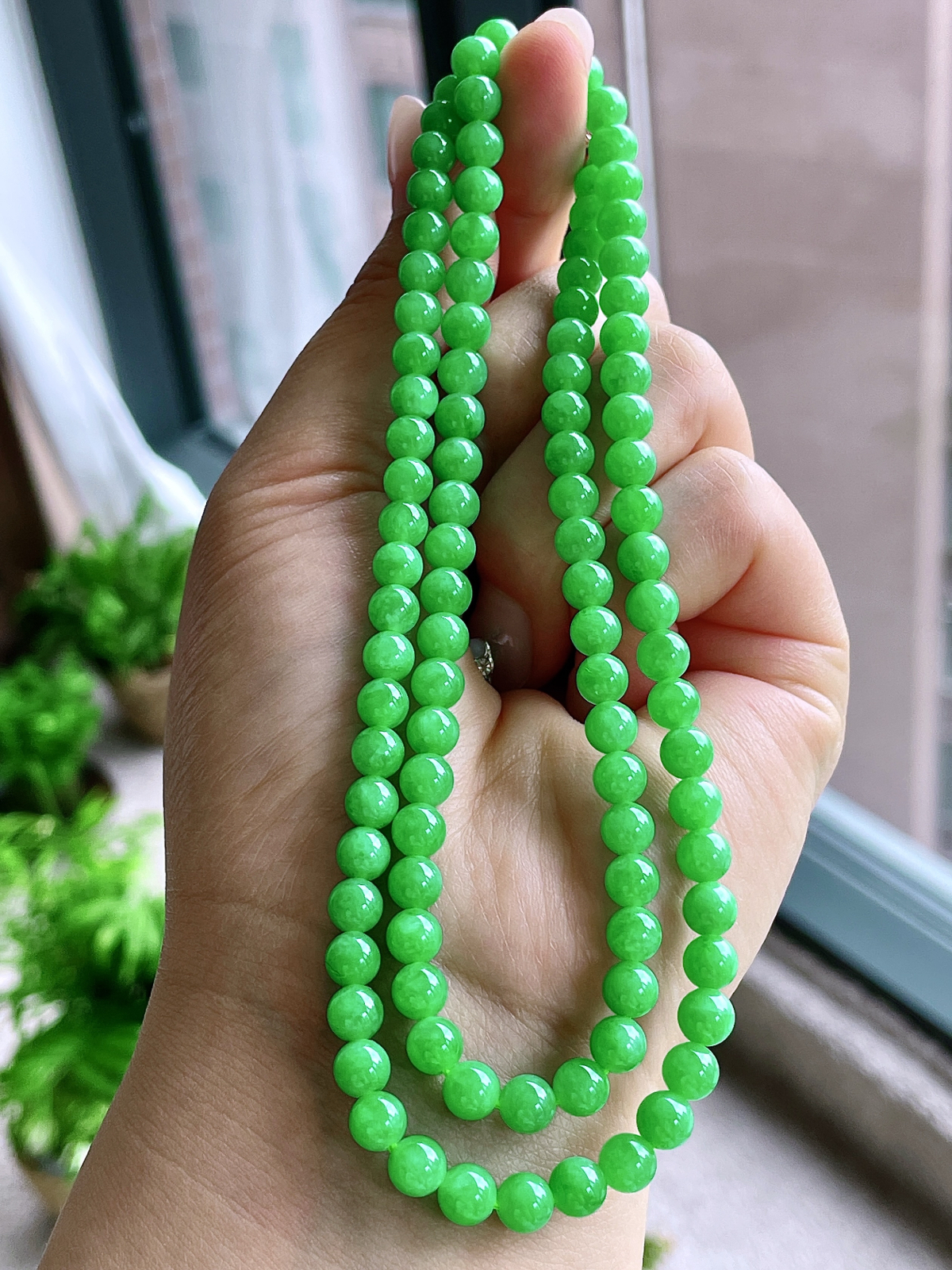 【珠子】冰阳绿珠链圆珠珠子珠链
【说明】缅料 性价比高  
【尺寸】5.6-6mm，31cm