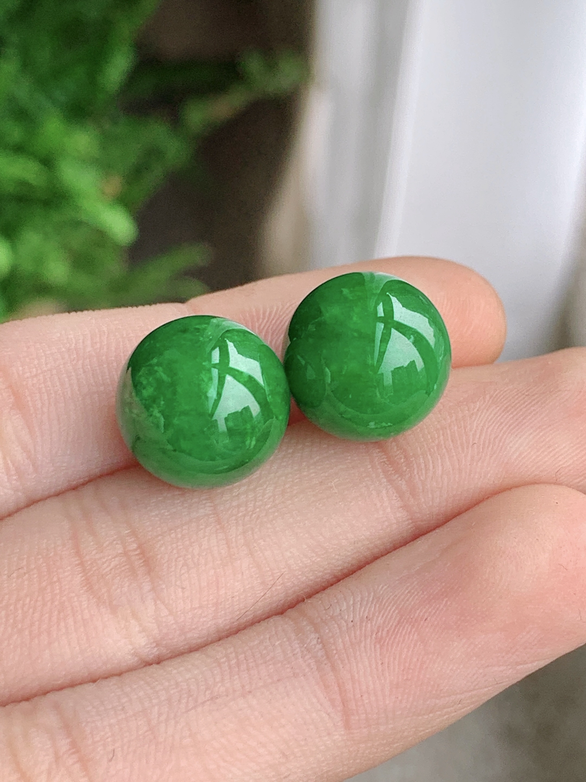 缅甸天然翡翠A货，冰阳绿珠子单珠，尺寸：12.7mm/
一颗价格。