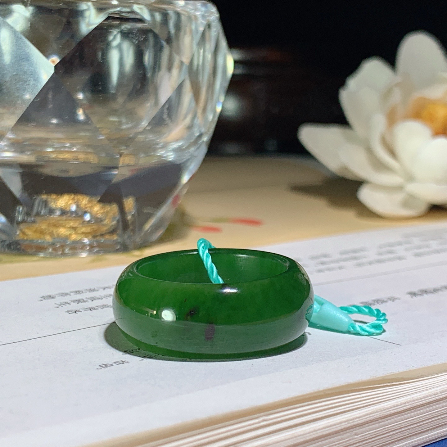 和田玉阳绿俄罗斯碧玉扳指挂件 内径20尺寸10/4！玉质细腻油润 底色纯净 脂粉好，品质好。lt26