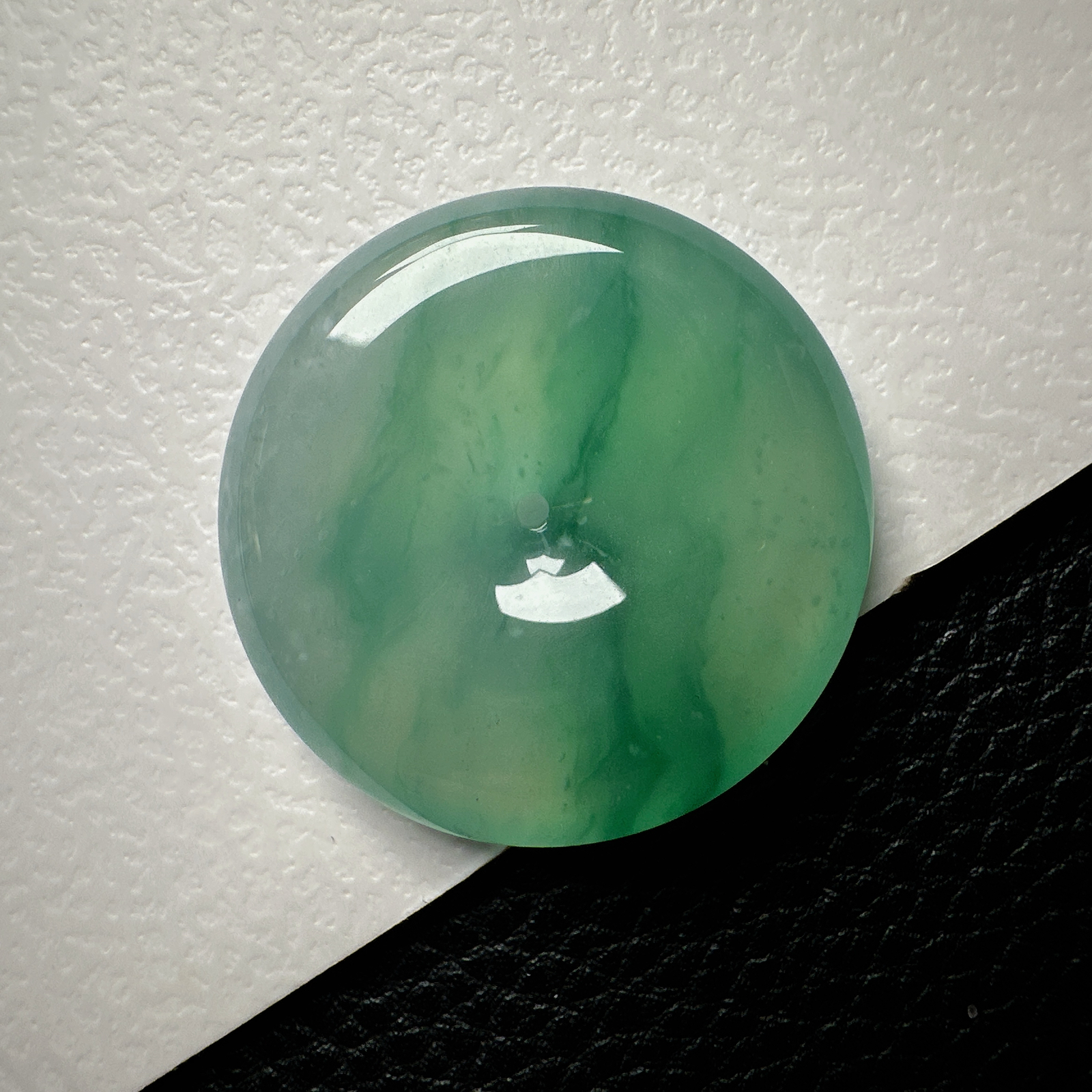 【冰种飘绿平安扣】飘雪花棉，质地细腻，品质很好，冰感十足，胶感明显，收藏品质