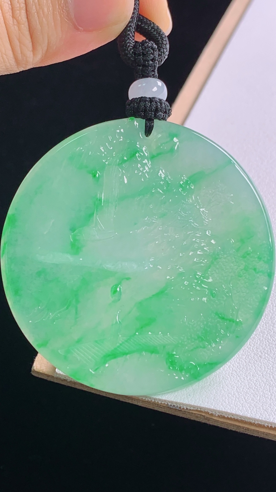 冰晴山水牌
种色兼备，清爽细腻
尺寸:60.1-52.8-5.1mm