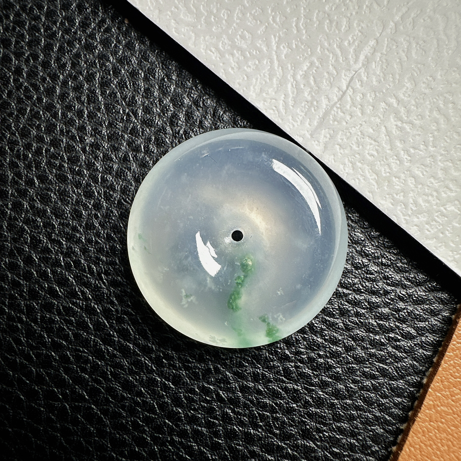 【冰种飘绿平安扣】质地细腻，品质很好，冰感十足，胶感明显，收藏品质