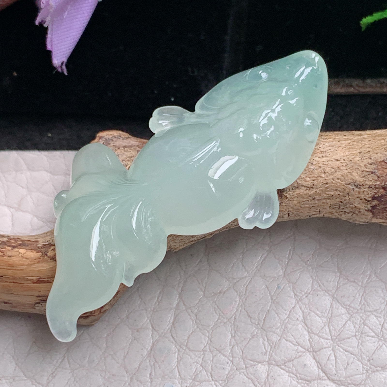 lz实拍45*19.6*8.8天然缅甸翡翠冰晴绿自由自在 鱼儿玉吊坠 玉挂件