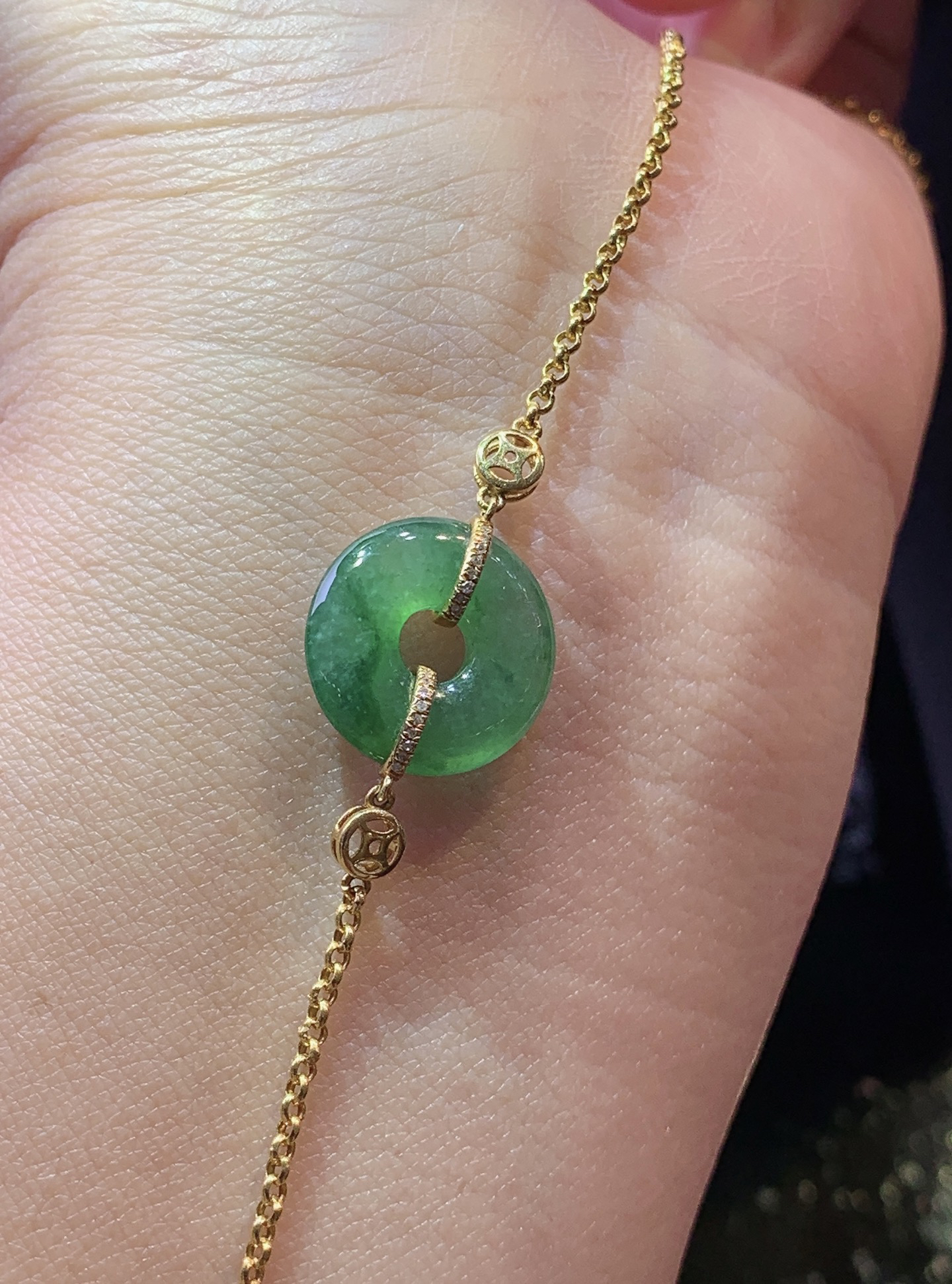 18k金镶嵌飘绿平安扣手链 玉质细腻 色泽清新艳丽 整体尺寸13.7*3.3m1