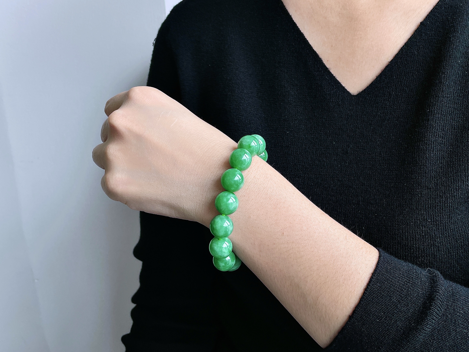 【珠子】冰阳绿手串圆珠珠子手串
【说明】缅料 性价比高  
【尺寸】14.4mm