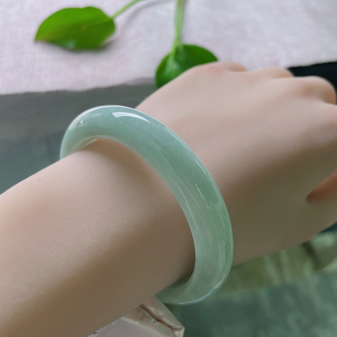 52.8/10.9/8.3果绿正圈，水润细腻，温婉可人，贵气，ss50265a