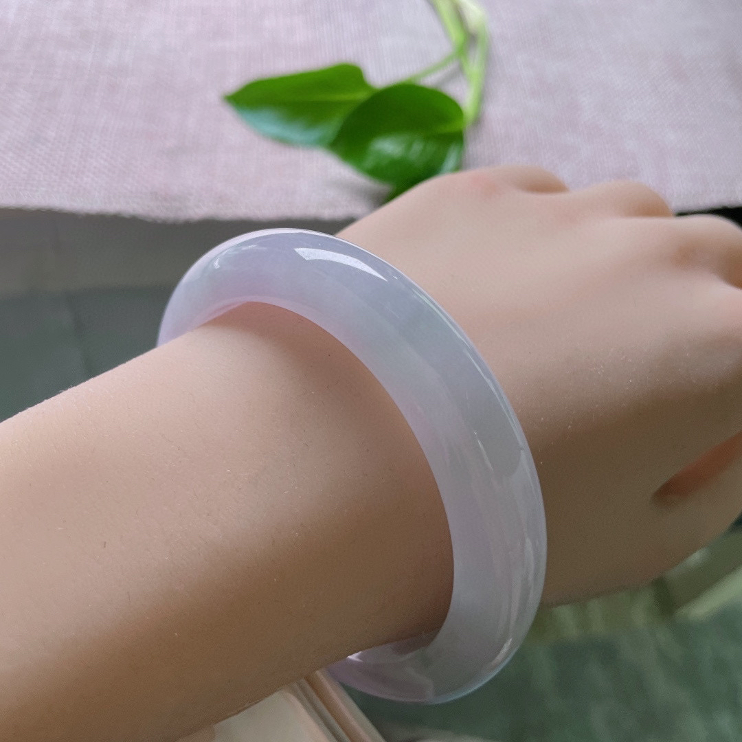 57.2/11.8/8.3紫罗兰正圈，水润细腻，紫是月色，玉是美人。整体完美，ss50001a