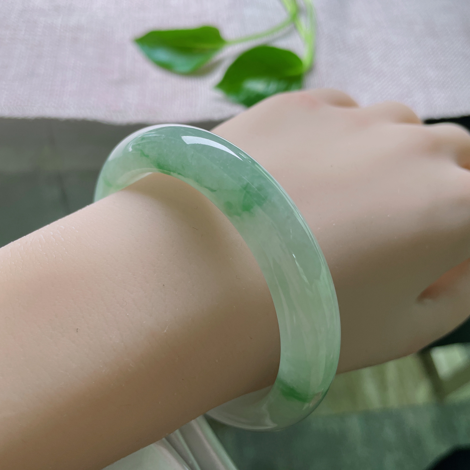 55.7/11.8/8.7，飘绿正圈，是一眼万年的惊艳，也是细水长流的耐看..