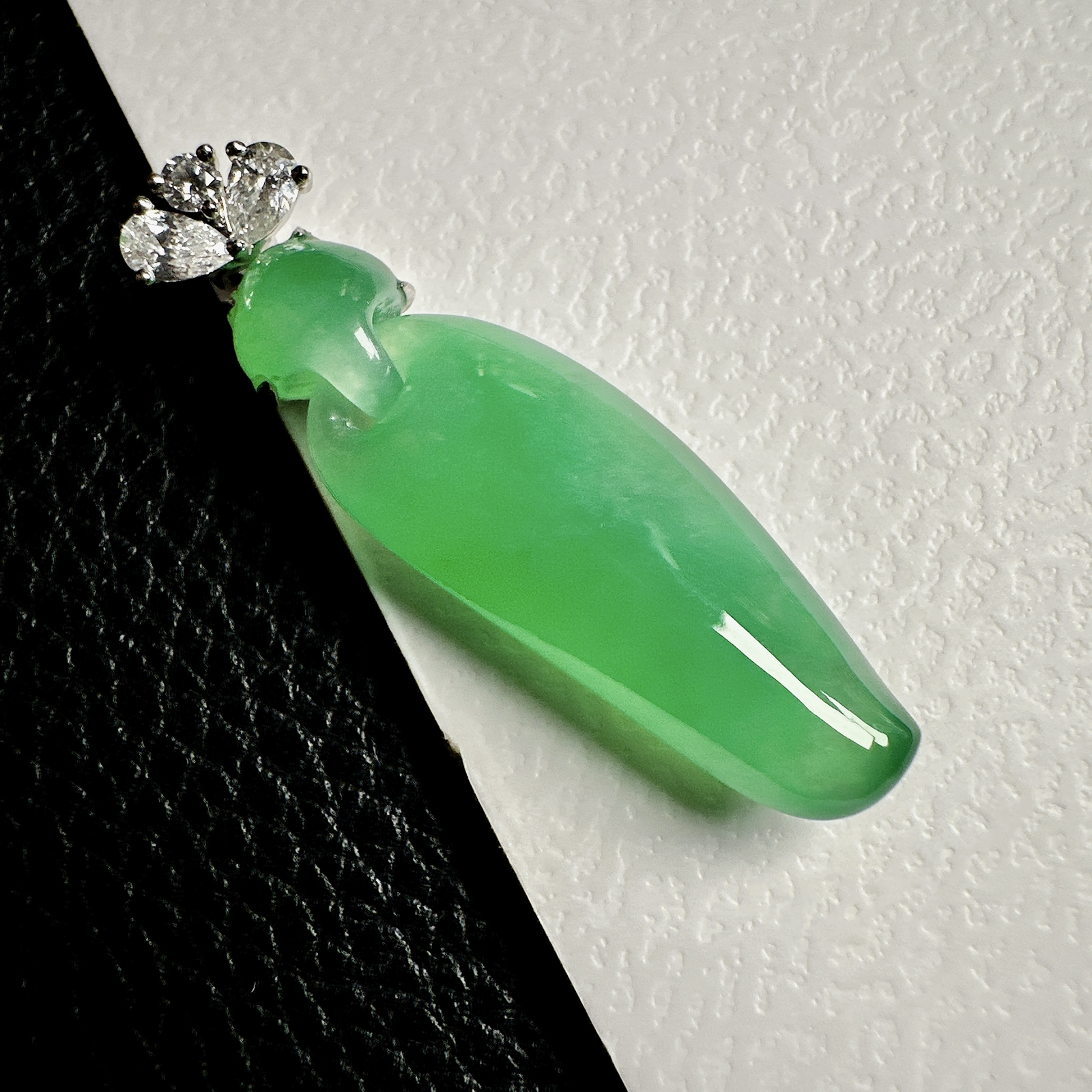 【冰种满绿福瓜吊坠】种水上乘，晶莹剔透，纯净通透，18k金钻精美镶嵌，裸石尺寸34*11*6.6毫米