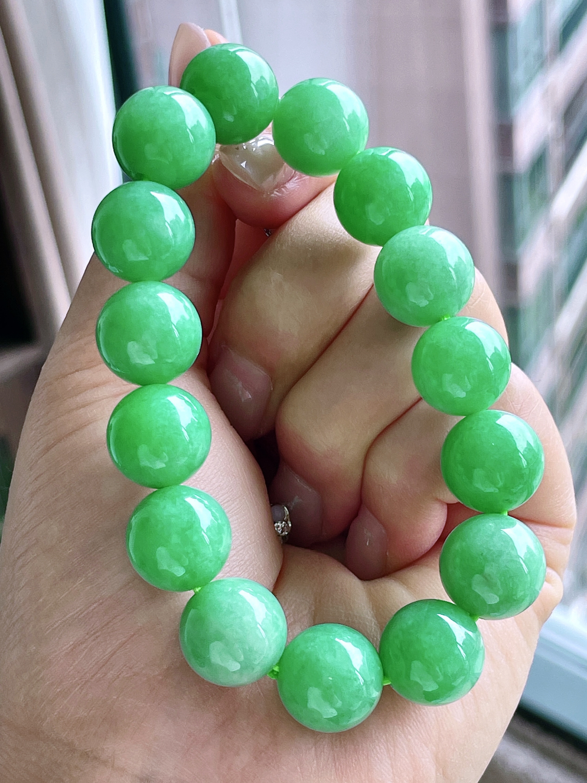 冰阳绿圆珠珠子手串
【尺寸】13.6mm