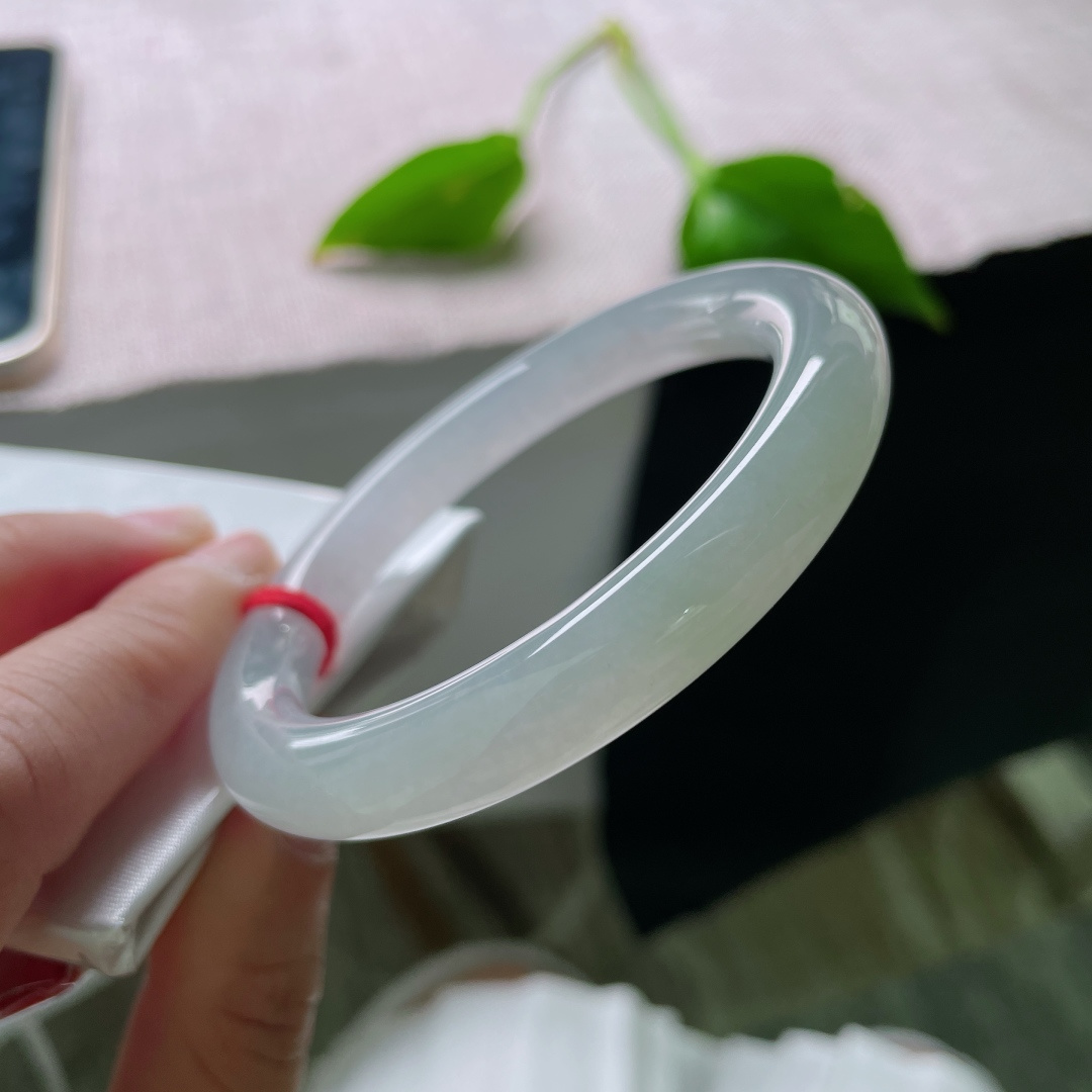 54.9/9.4，淡绿底圆条，珠圆玉润，种老，干净细腻，自带温婉少女感，ss47876a