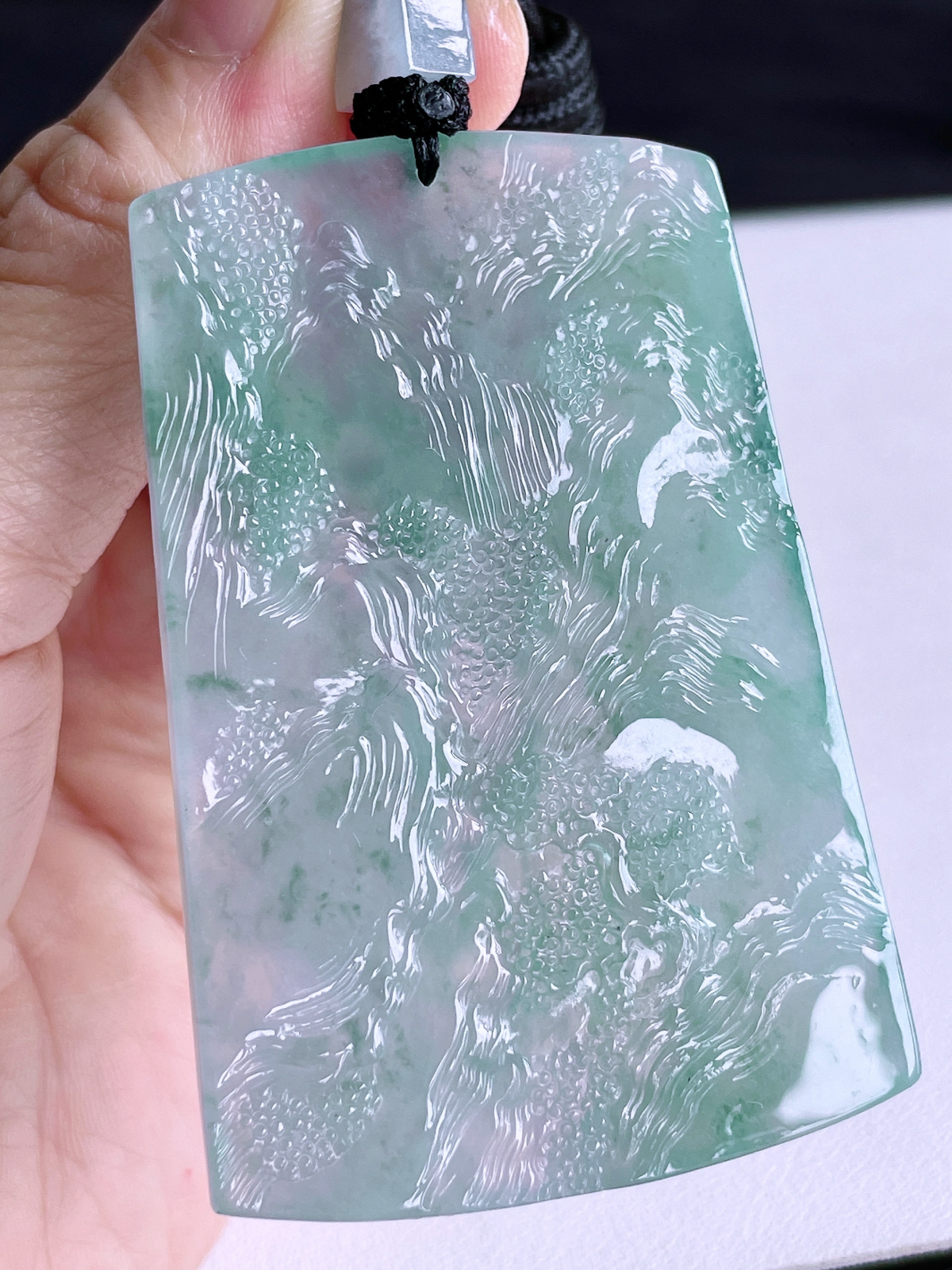 冰飘花大山水牌吊坠
【说明】缅料 完美 性价比高  
【尺寸】68.6-46.8-6