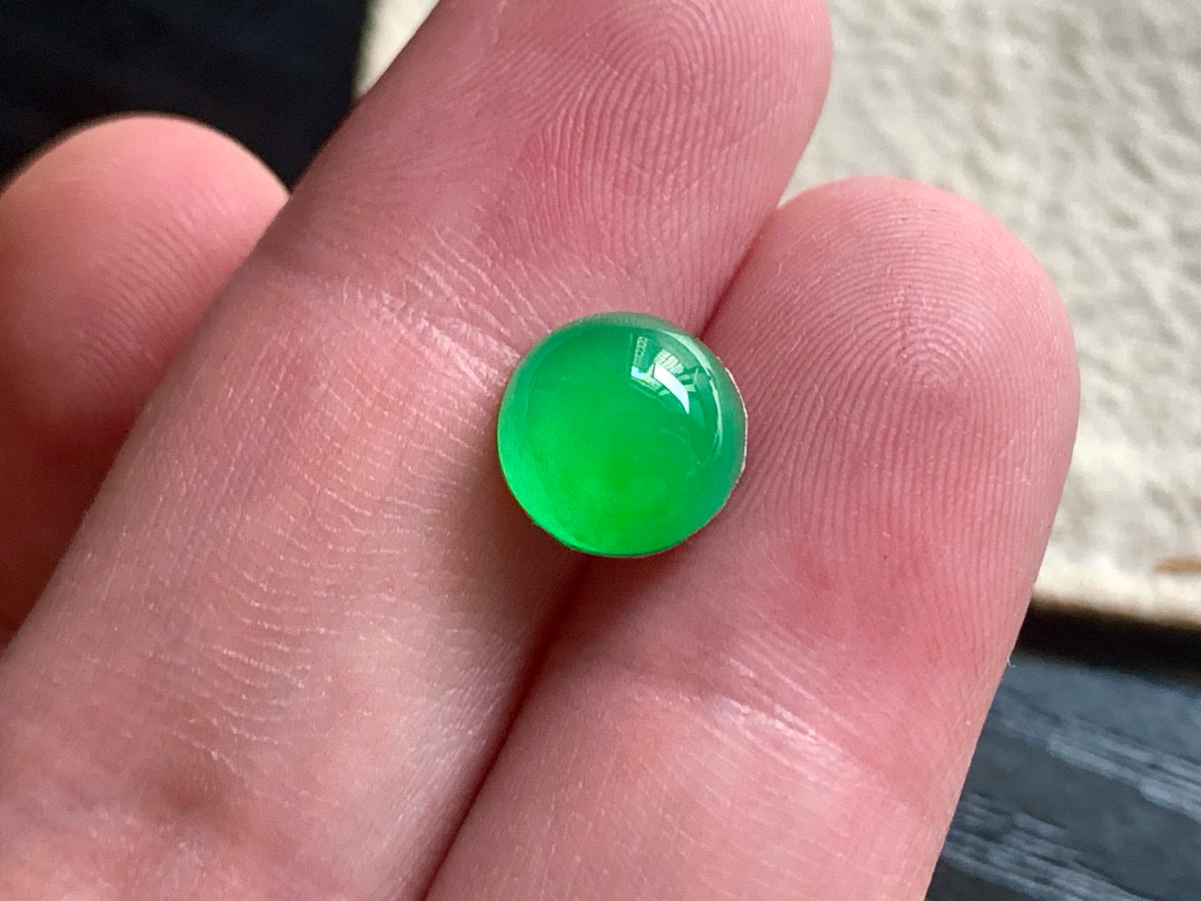 冰满色蛋面 色泽青翠漂亮，灵动无比，品相极佳，尺寸9.5*5