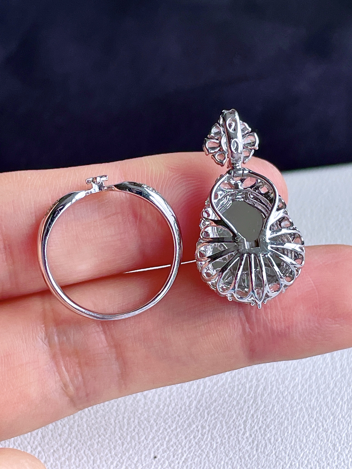 【镶嵌】紫罗兰葫芦两用款（戒指，吊坠）  
【说明】缅料 18k金镶嵌 性价比高  
【整体】28.7-15-11.4
【裸石】13.7-11.4-3
【圈口】14号