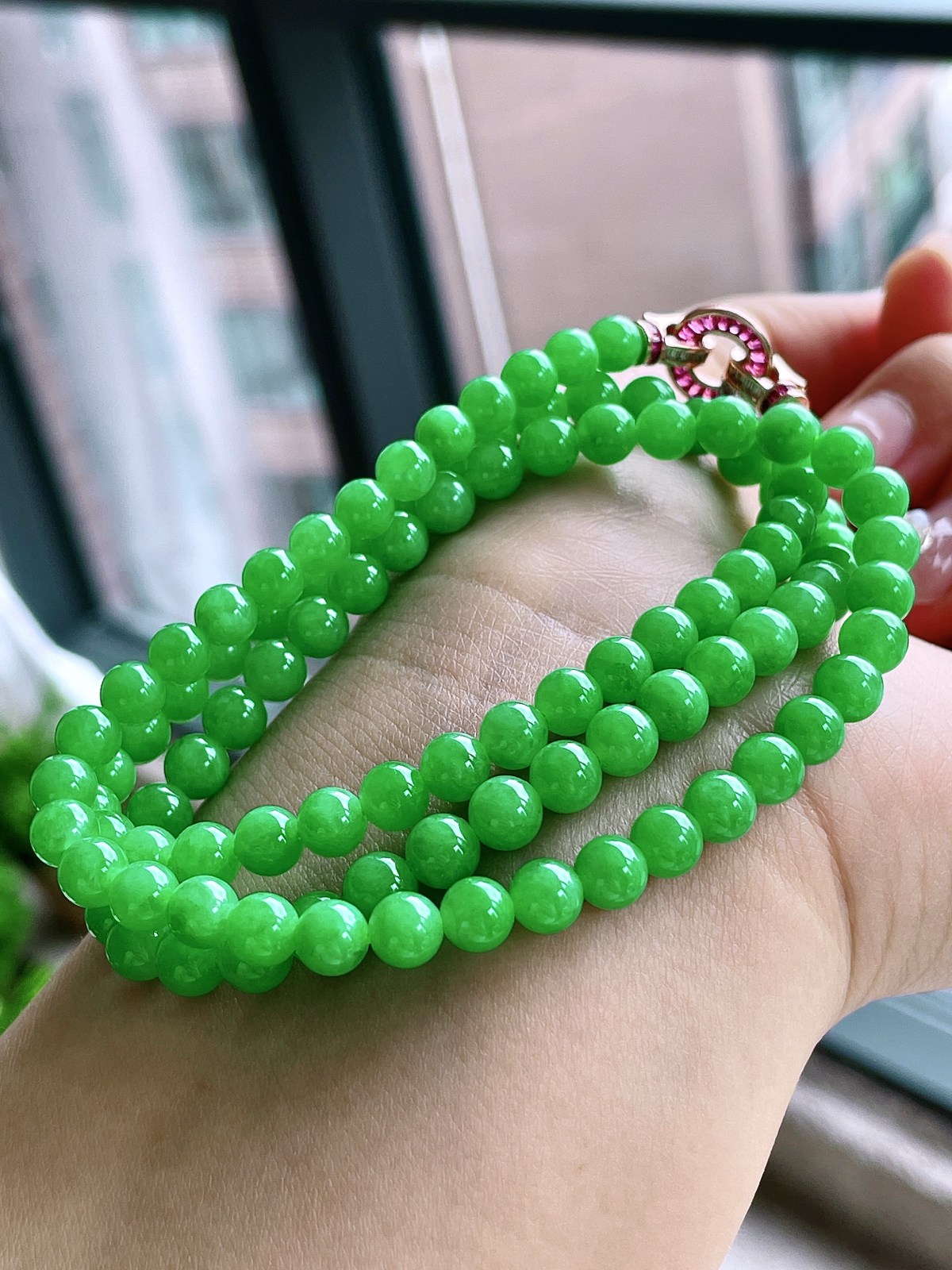 【珠子】冰阳绿珠链圆珠珠子珠链
【说明】缅料 性价比高  
【尺寸】5.6-6mm，31cm