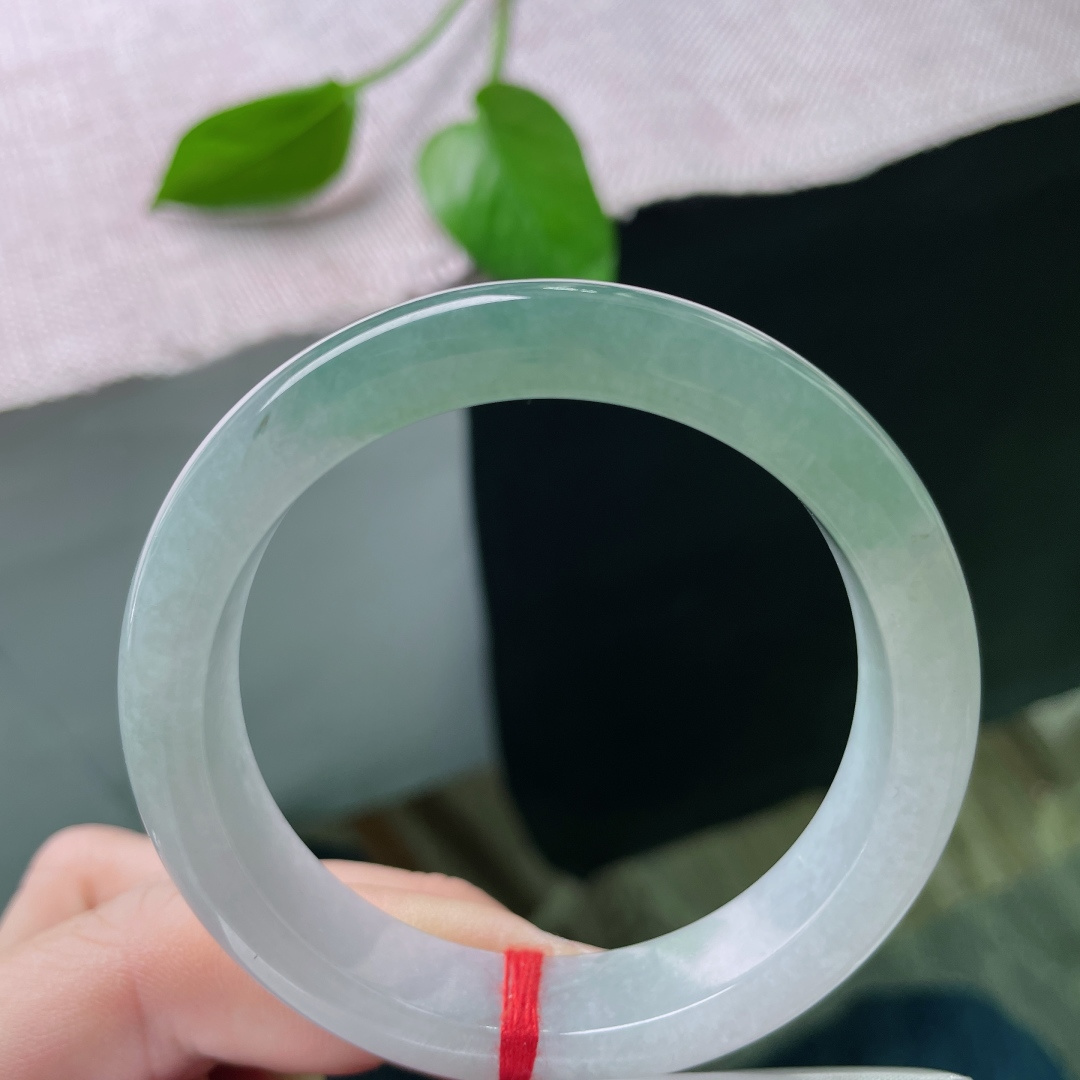 52.7/12/8半山水正圈，水润细腻，半山水有相逢，意境感，贵气。一点皮纹，ss50318a