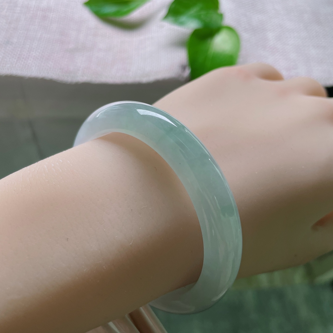 52.9/10.1/8.1，淡紫淡绿正圈，清浅却不单薄、有韵而不张扬的气质。，ss50308a