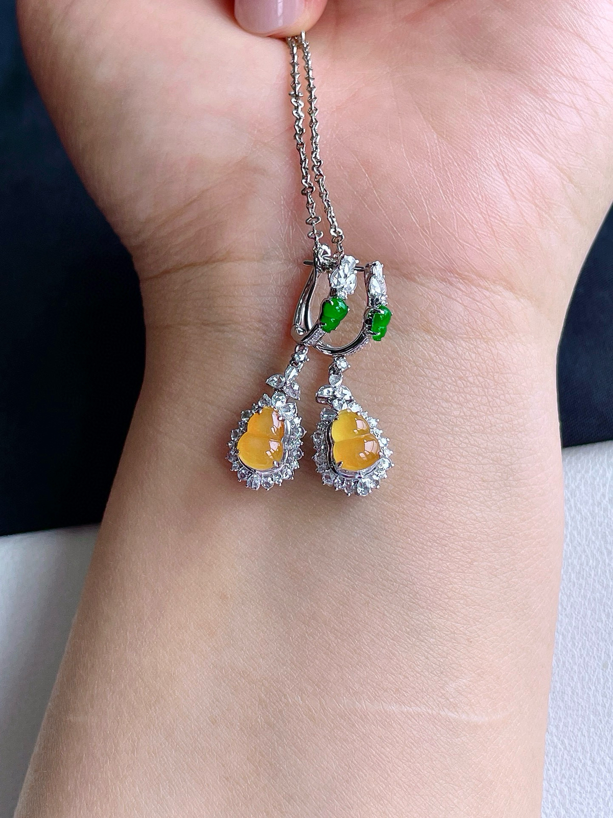 【镶嵌】高冰黄翡葫芦耳坠 
【说明】缅料 18k金镶嵌 性价比高  
【整体】31.8-10-8
【裸石】7.7-5.7-3