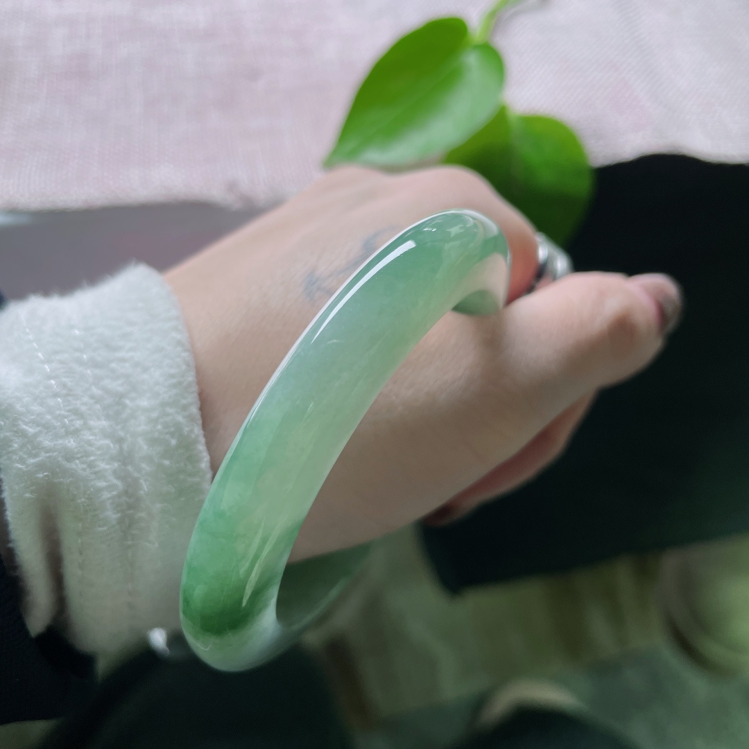 54.5/10.2/9.6，湖水绿正圈，水头好，版型厚装的，饱满，沉稳内敛，ss50280a