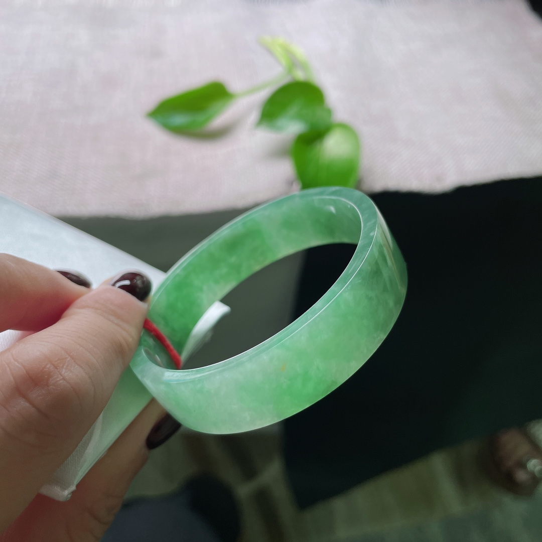 50.4/13.8/4.2，绿底正圈，方镯，水头好，种老，彰显贵气，皮纹，ss50208a