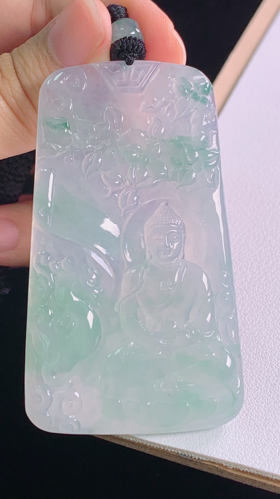 冰飘花大日如来
花色灵动，水润清爽
尺寸:74.0-65.7-38.4-5.2mm