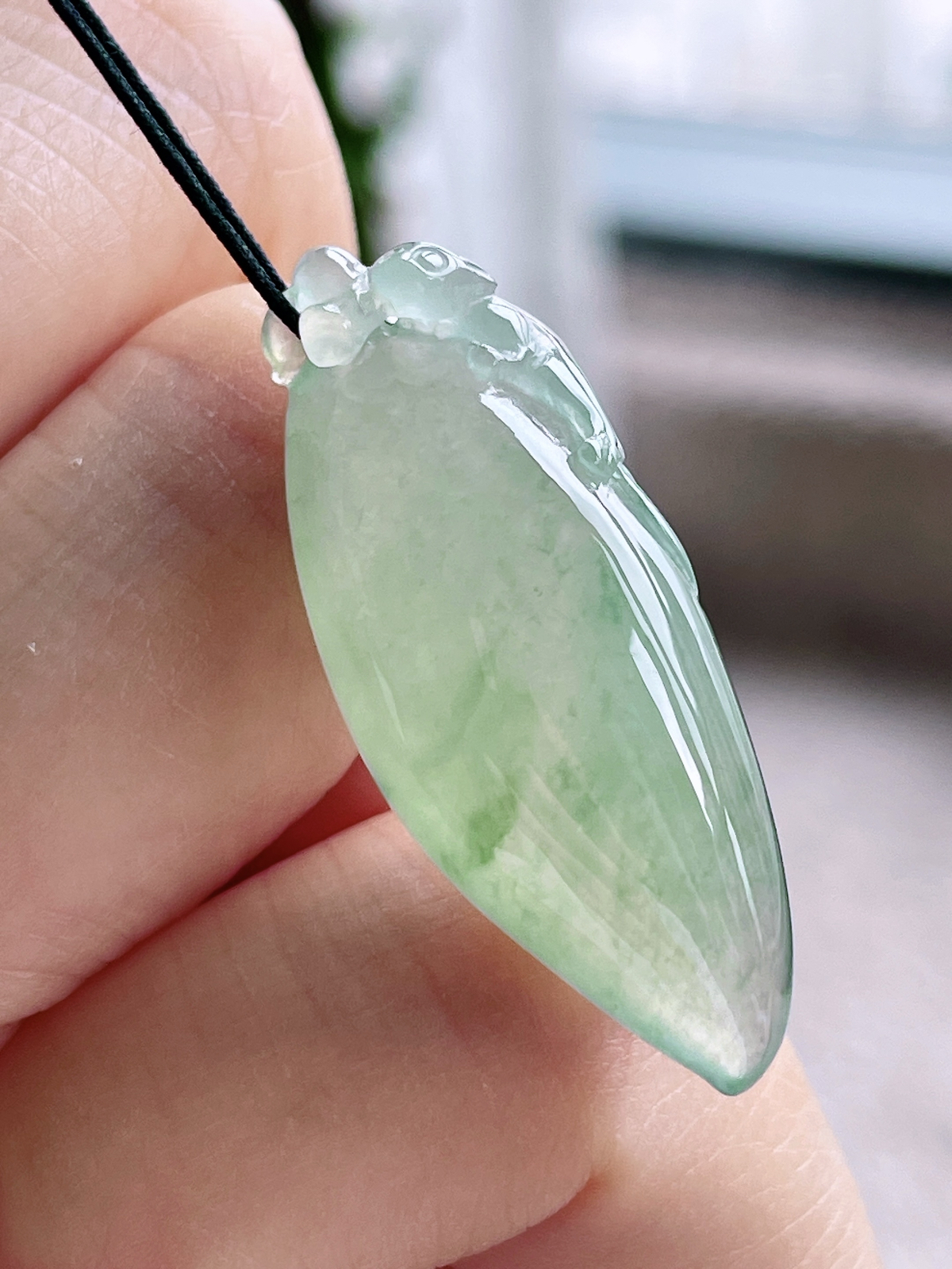 【裸石】冰飘花福瓜吊坠
【说明】缅料 性价比高  
【尺寸】 34.6-13.6-8.5