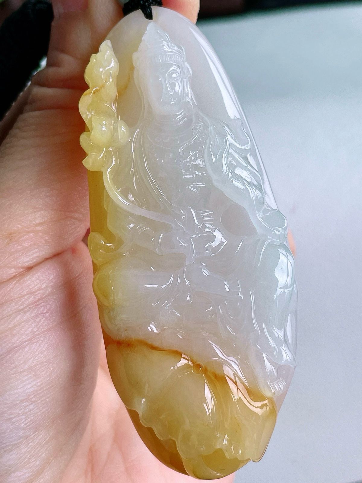 【裸石】冰飘黄翡大势至菩萨持莲观音牌吊坠
【说明】缅料 性价比高  
【尺寸】73-31-12.3