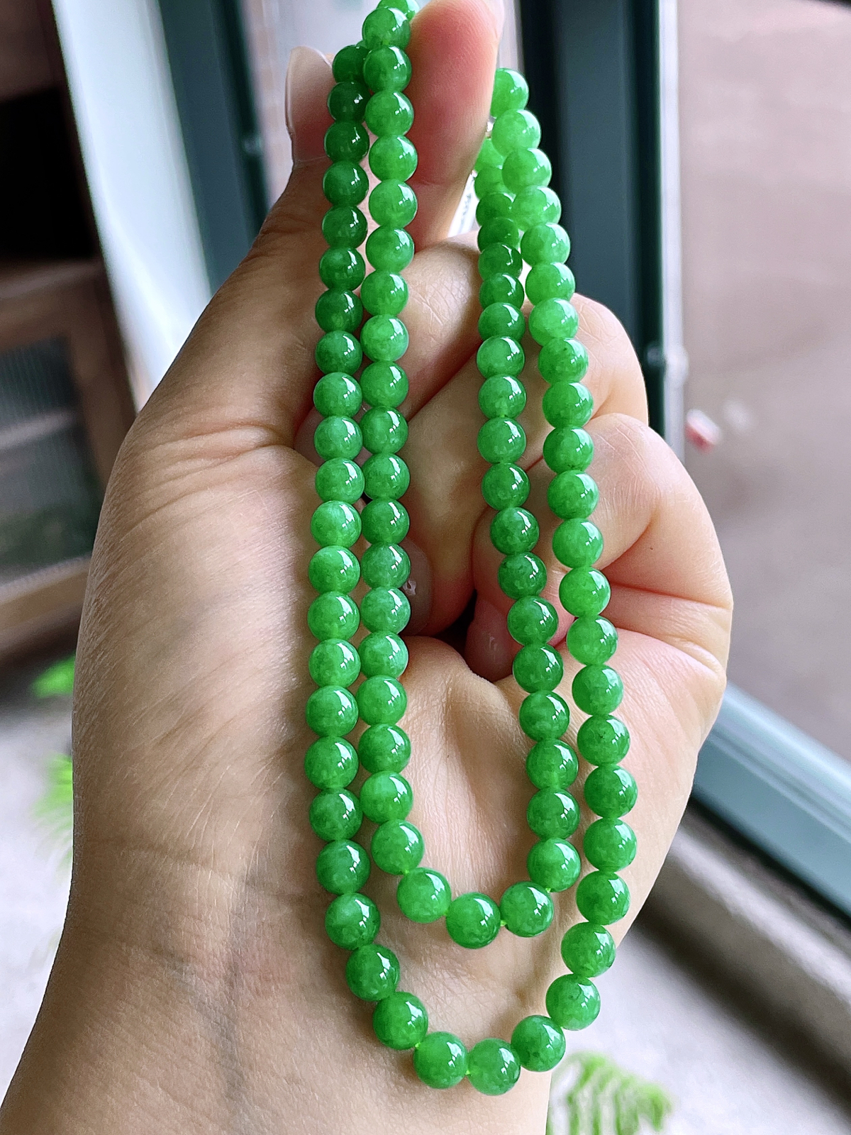 【珠子】冰阳绿珠链圆珠珠子珠链
【说明】缅料 性价比高  
【尺寸】5.7-6.5mm，28cm