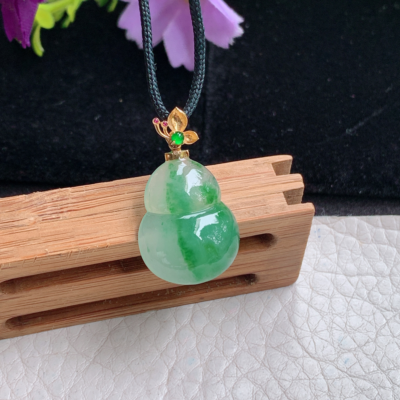 zz3实拍连金26.8*15.5*4.8缅甸翡翠飘绿精美葫芦吊坠 半山半水镶金锁骨坠