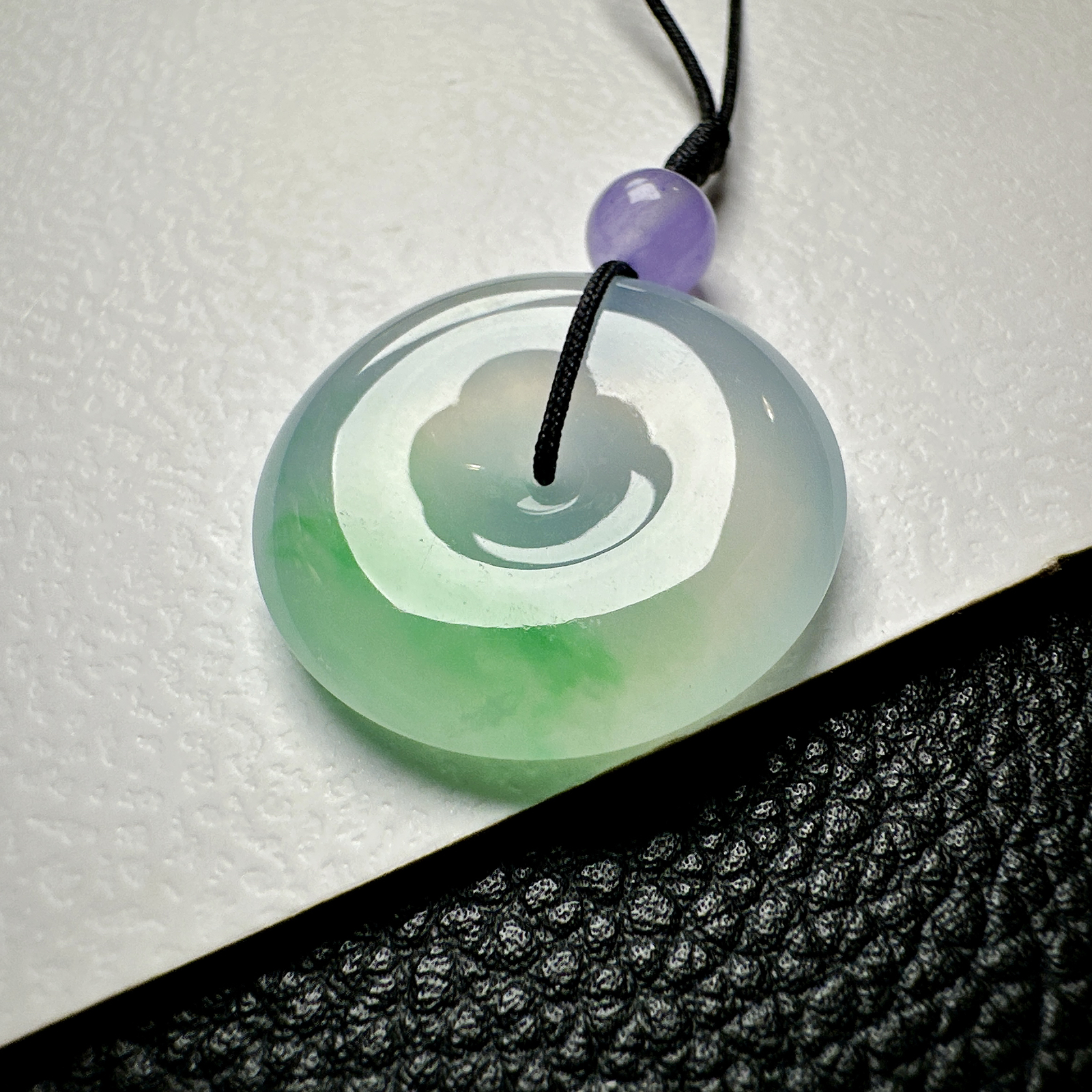 【冰种飘阳绿平安扣】质地细腻，品质很好，冰感十足，胶感明显，收藏品质