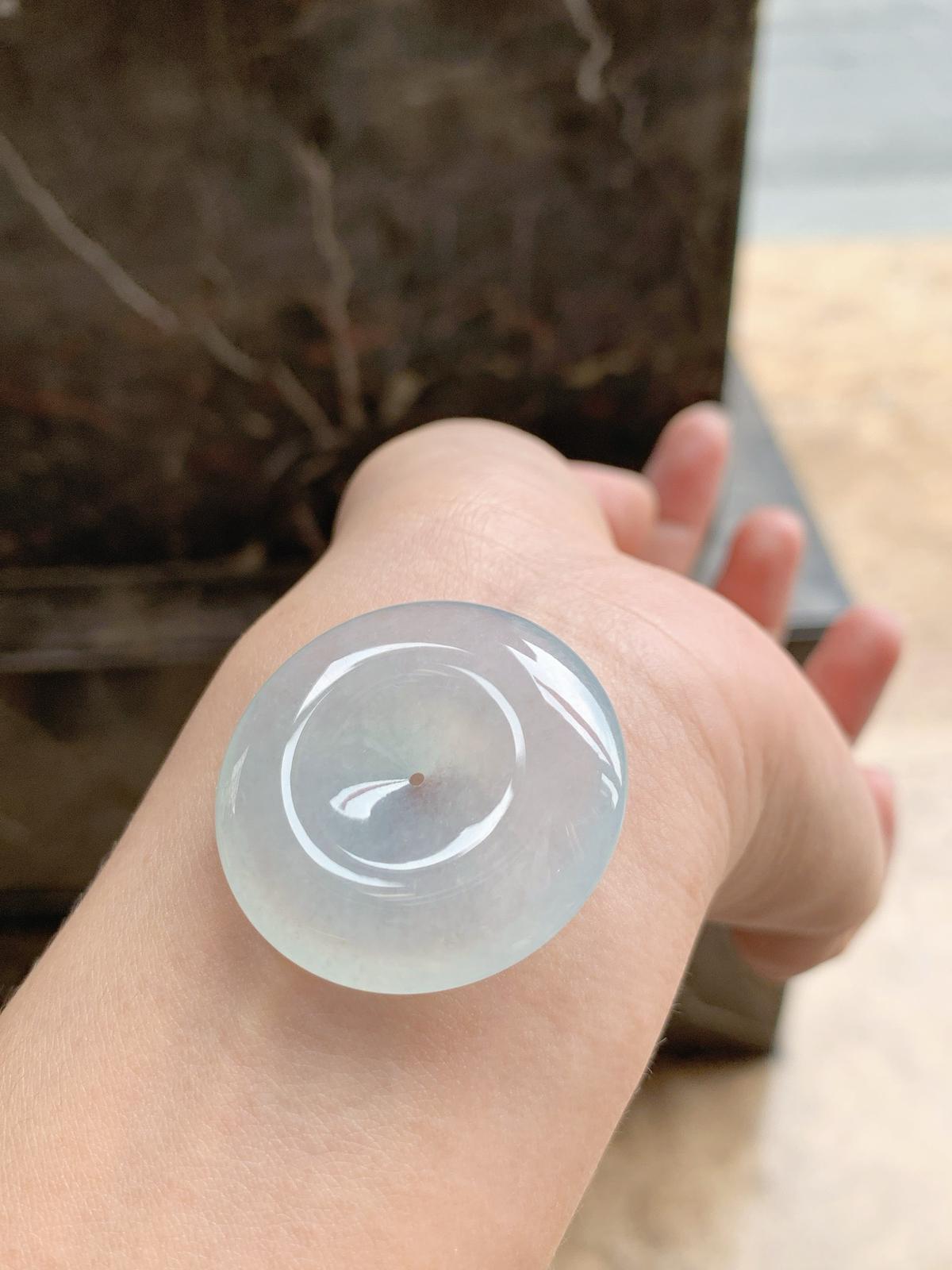 晴水·平安扣

胶润饱满的厚装平安扣，晴水悠悠，把圆满与贵气戴在身上