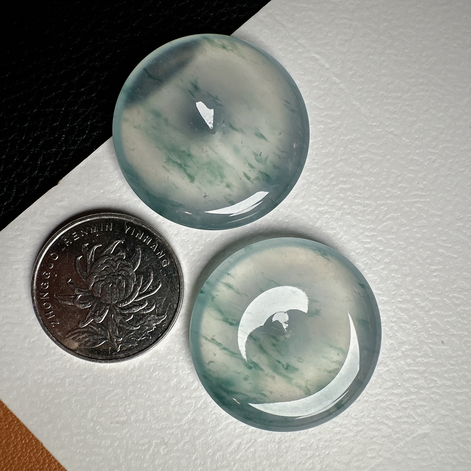 【冰种飘花平安扣一对】质地非常细腻干净，冰润十足，种老冰透，收藏品质