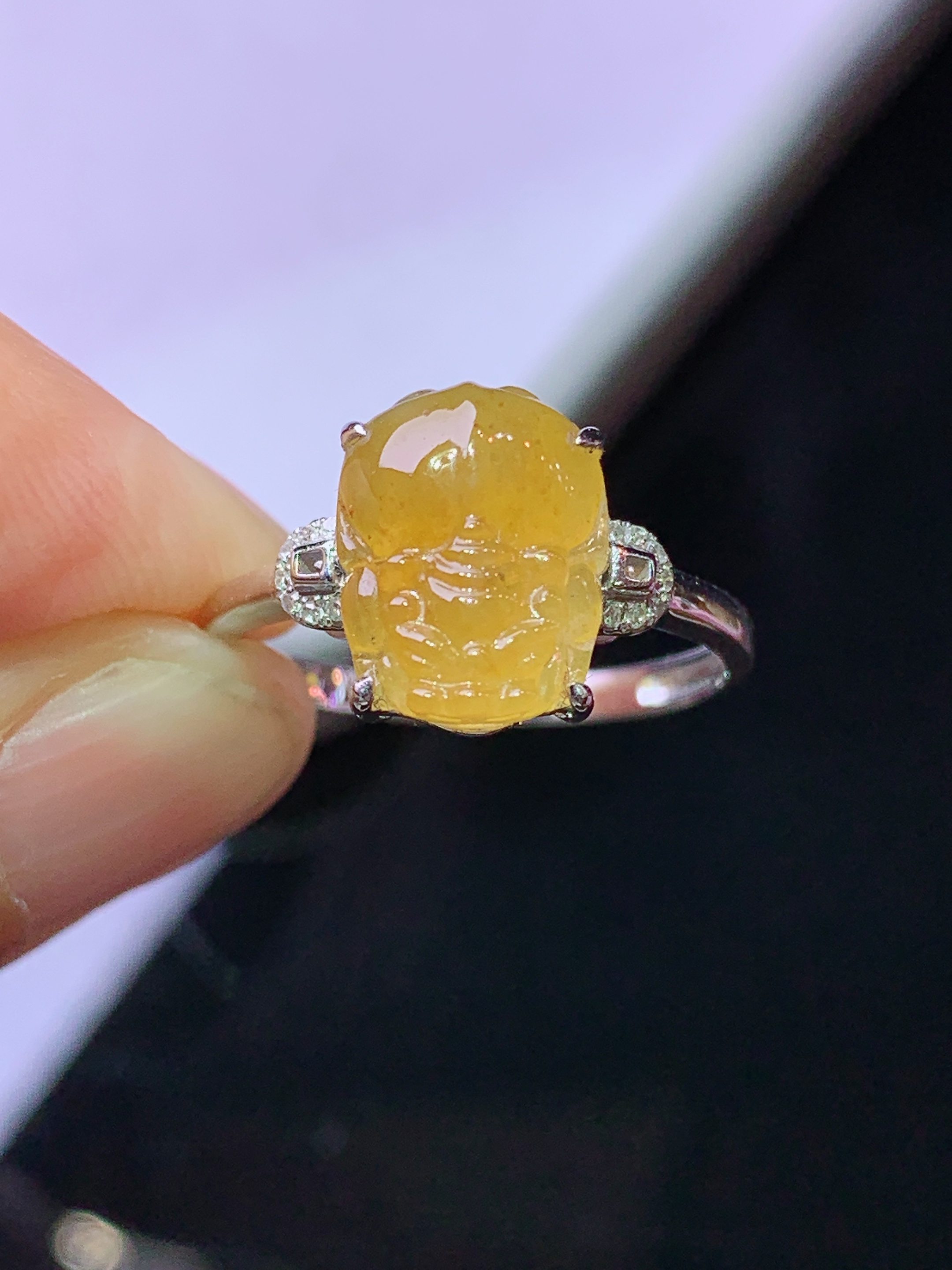 18k金钻镶嵌黄翡貔貅戒指 玉质细腻 色泽艳丽清新 水润亮眼 圈口14 裸石尺寸10.8*8.3*3