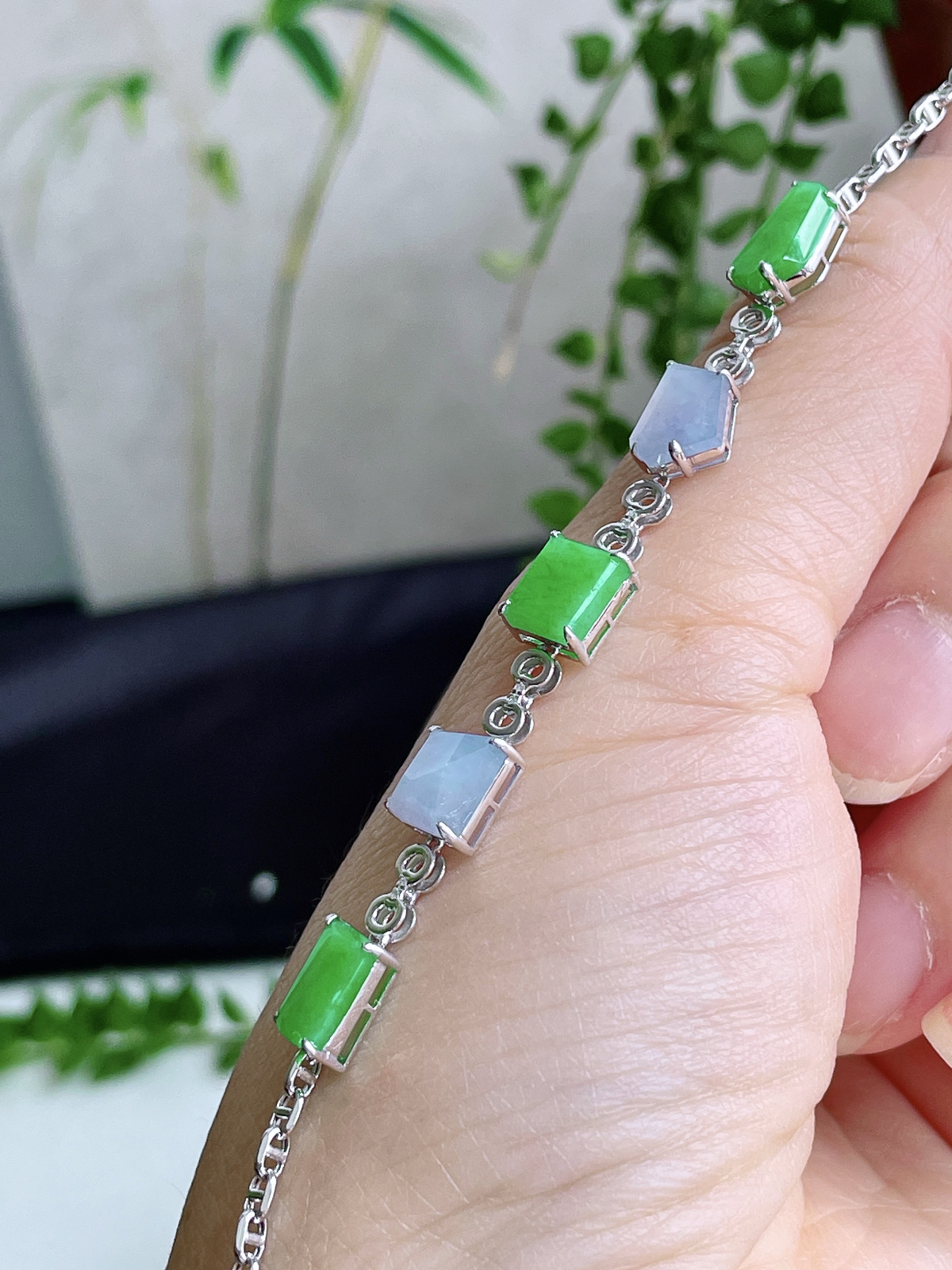 【镶嵌】冰双彩随形手链
【说明】缅料 18k金镶嵌 性价比高  
【整体】6.4-5.5-4
【裸