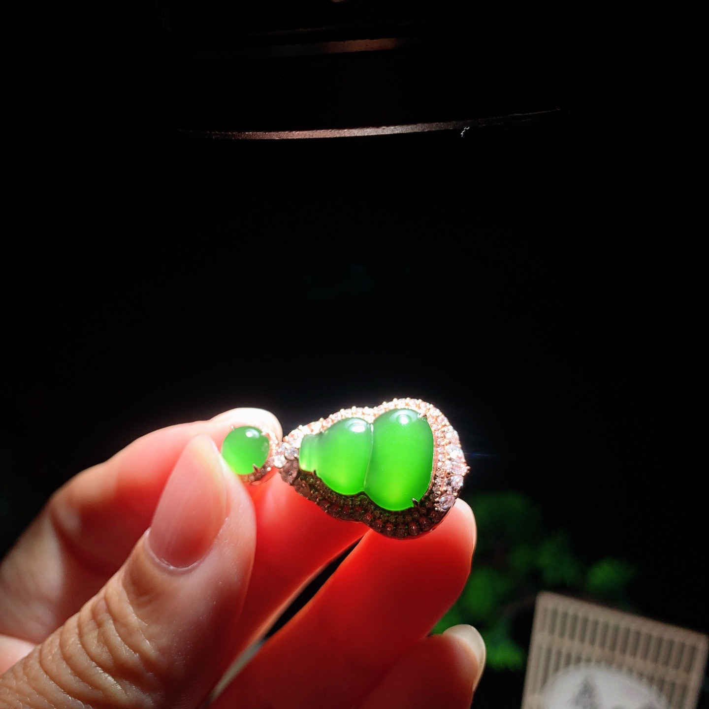 和田玉阳绿俄罗斯碧玉18k金猫眼葫芦挂件！尺寸31/16/8重3.5克 玉质细腻油润 底色纯净 脂粉好，品质好。lt260402