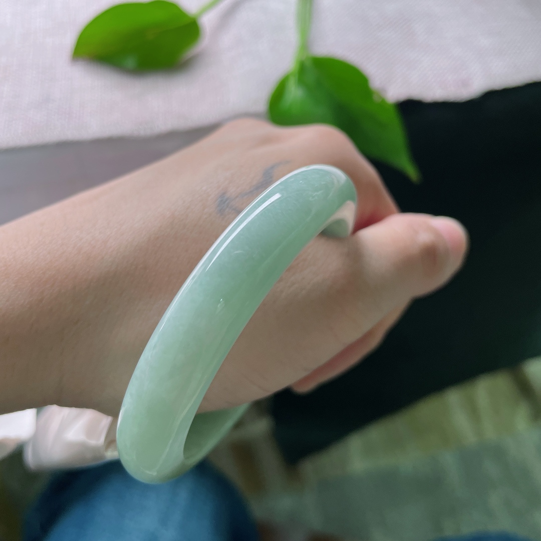 52.8/10.9/8.3果绿正圈，水润细腻，温婉可人，贵气，ss50265a